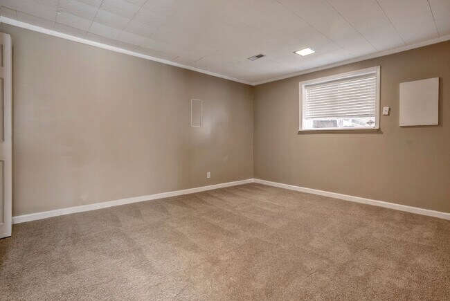 Building Photo - 5bd/2.75ba Shoreline House