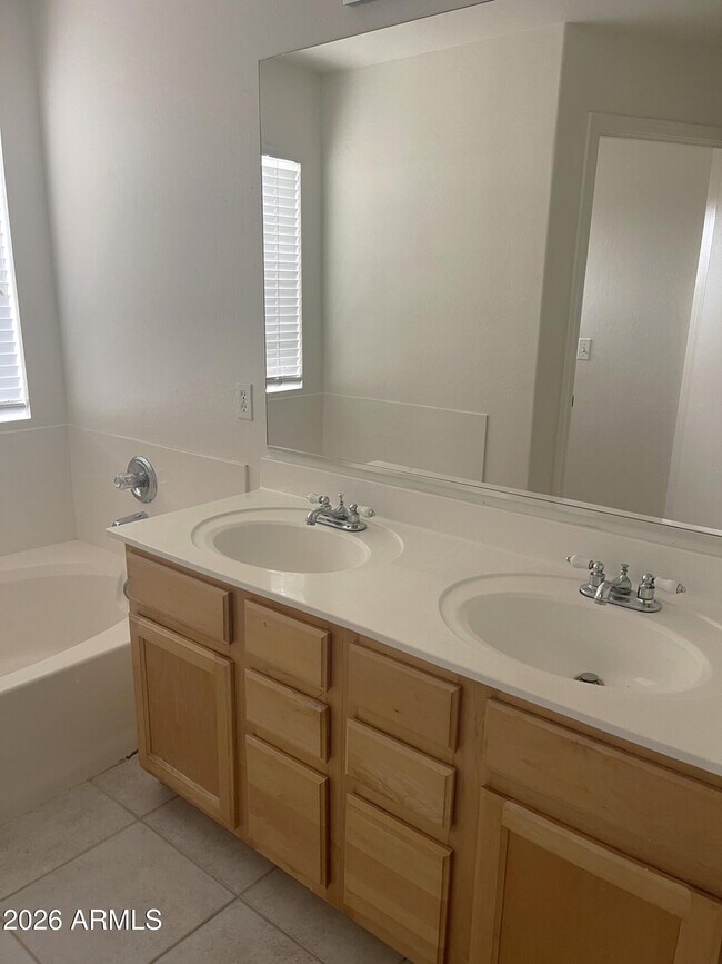 Building Photo - 2950 E Tyson Ct