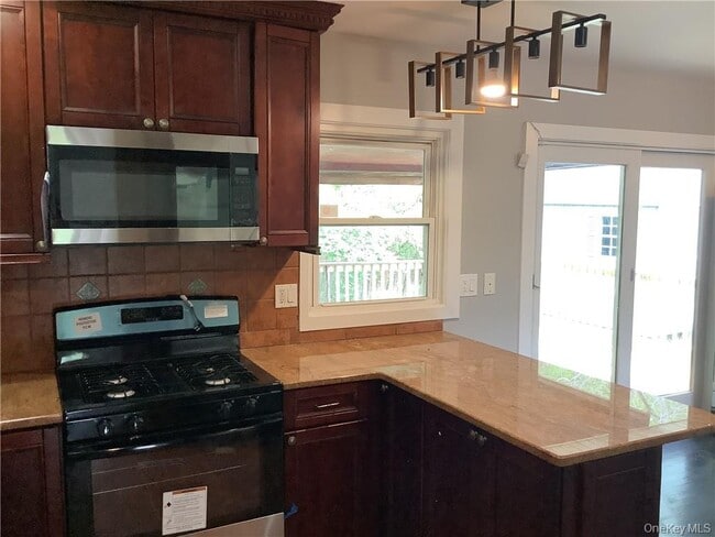 Building Photo - 19 Mountain View Dr