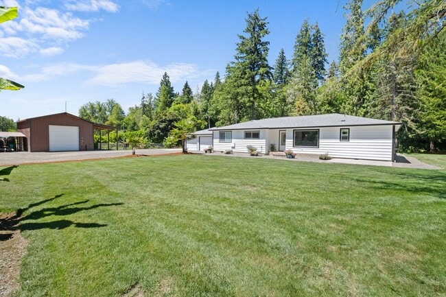 Building Photo - Rare Home on Creek Front Property!