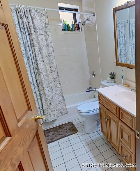 Building Photo - 1422 Commonwealth Ave