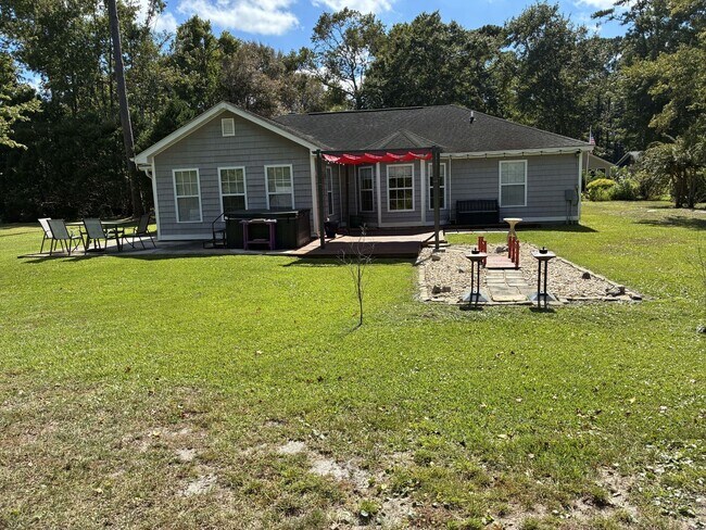 Building Photo - 3 Bedroom 2 Bath Home in Carolina Shores