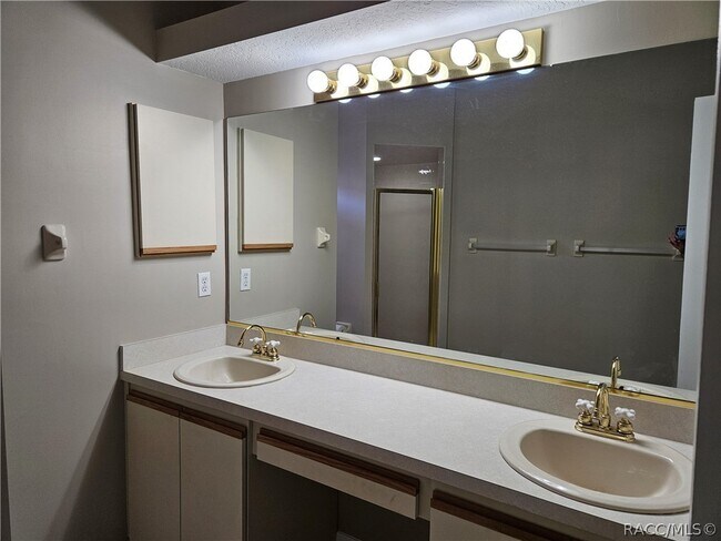 Building Photo - 2137 N Brentwood Cir