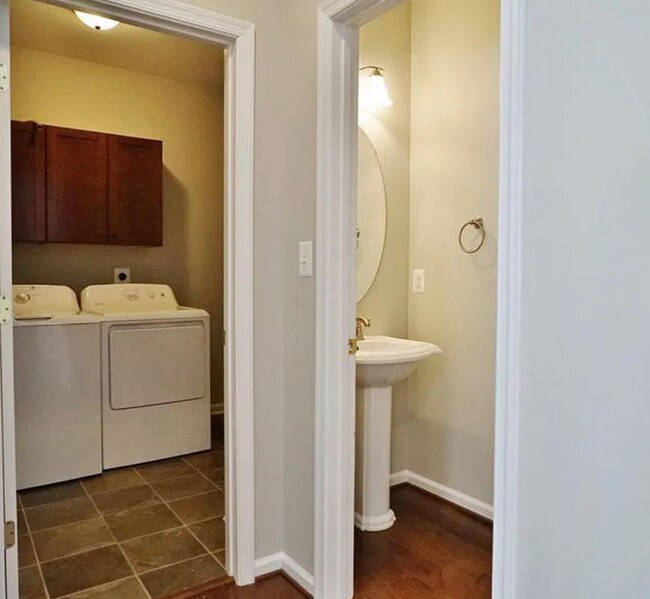 Building Photo - 46123 Gooseneck Dr