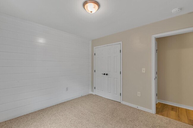 Building Photo - Charming 3-Bedroom Home on Large Acreage L...