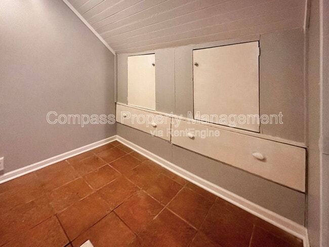 Building Photo - 142 Page St NE