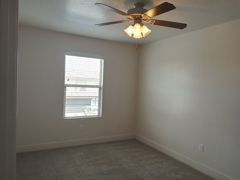 Building Photo - 3115 S Relic Ridge Dr