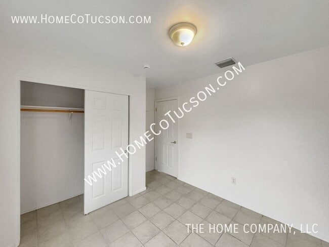 Building Photo - 750 W 41st St