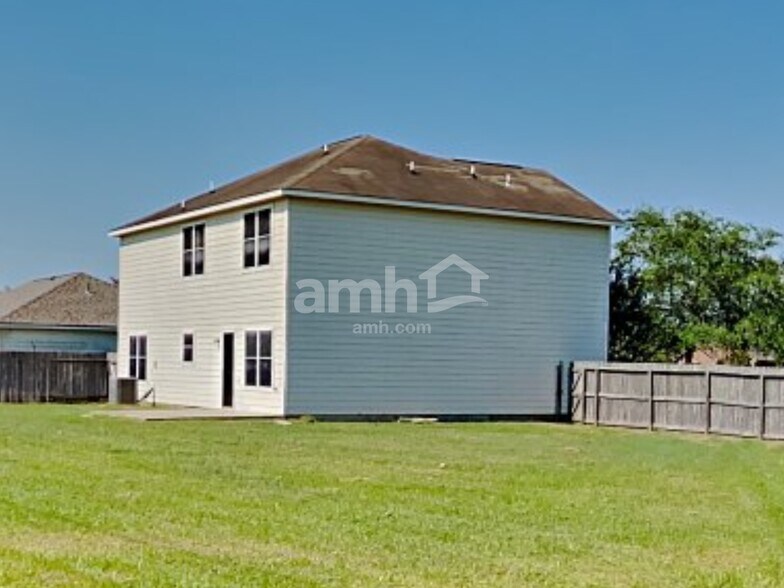 Building Photo - 2209 Kingfish Rd