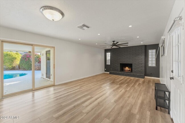 Building Photo - 1921 E Laguna Dr