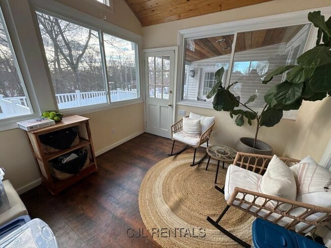 Building Photo - 41 Beaverbrook Rd