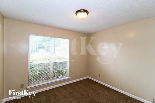 Building Photo - 5582 Oak Branch Cir N