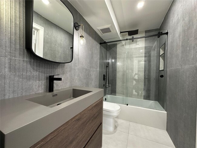 Building Photo - 2030 S Ocean Dr