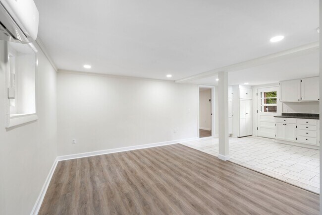 Building Photo - 1036 Seymour Ave