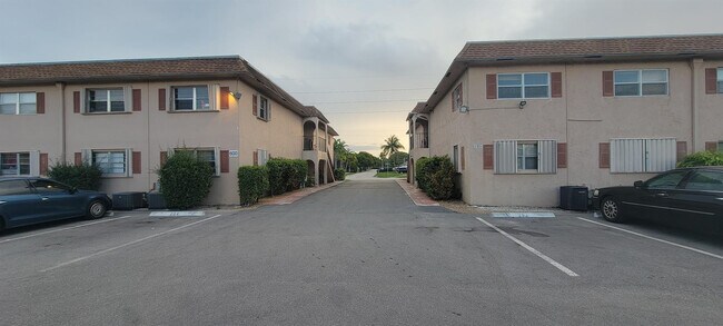 Building Photo - 600 SW 2nd Ave