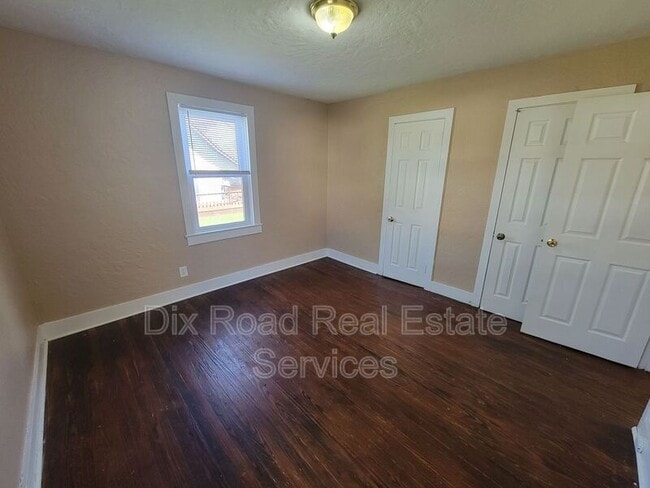 Building Photo - 109 N Decker Ave