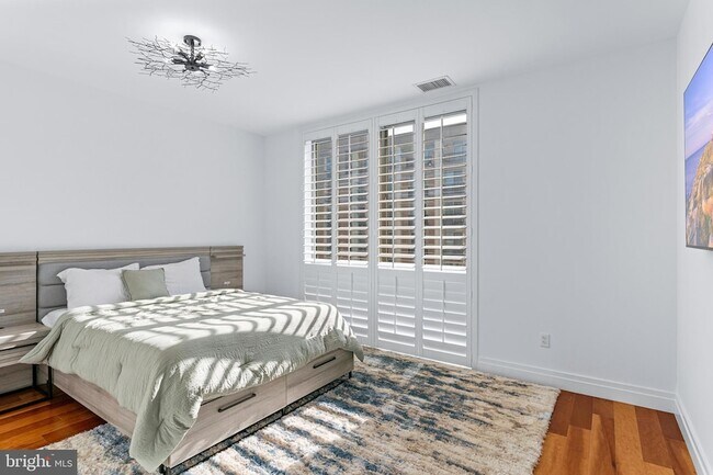 Building Photo - 147 Waterfront St