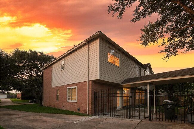 Building Photo - 4907 Canterbury Ln