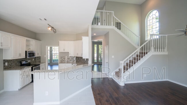 Building Photo - 728 Robin Meadow Dr
