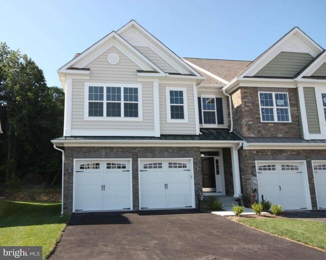 Building Photo - 10916 Fairmont Ln