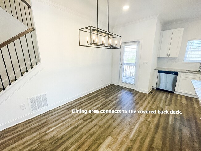 Building Photo - Pet Friendly End Unit Townhome