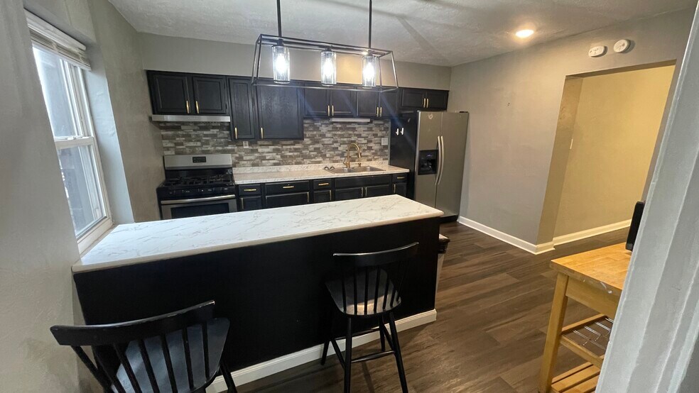 Building Photo - 2311 Grandview Ave