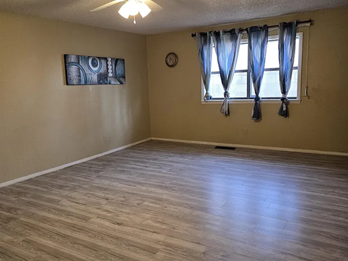 Building Photo - 906 Pearson Dr