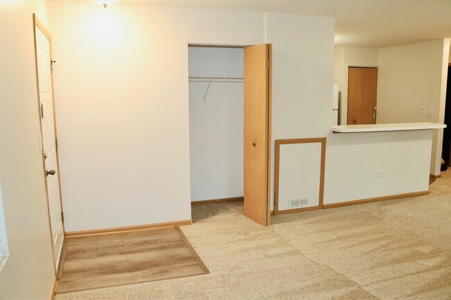 Building Photo - 1494 McClure Rd