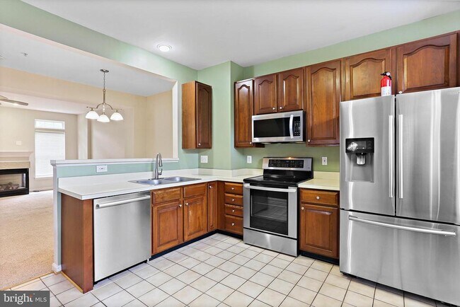 Building Photo - 570 Eisenhower Dr