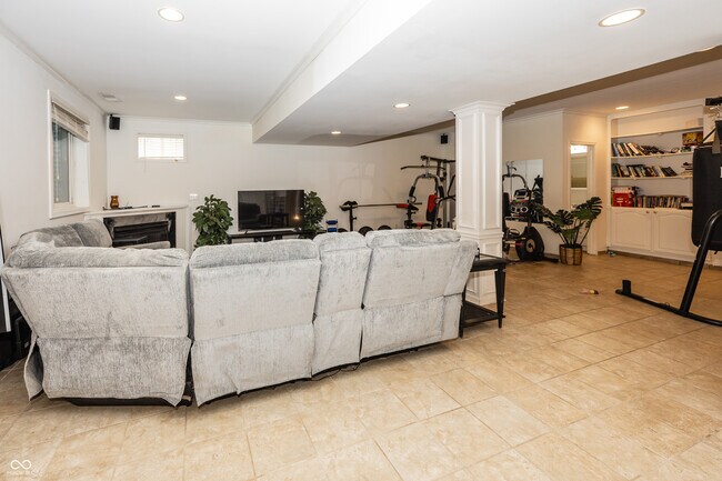 Building Photo - 5889 Pebblestream Dr
