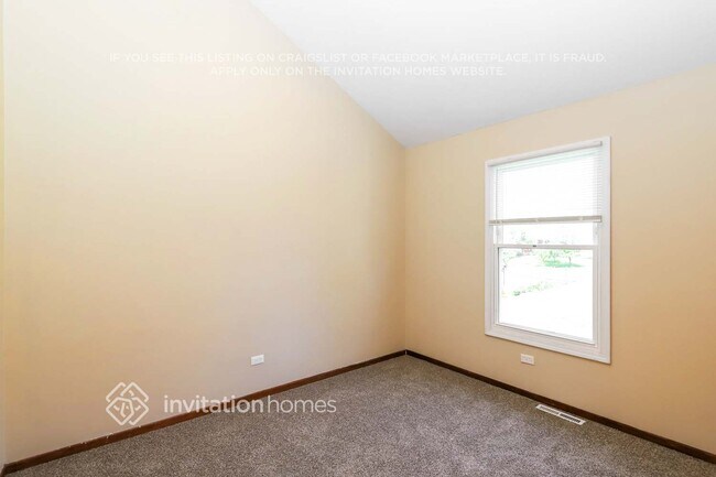 Building Photo - 833 N Elmwood Dr