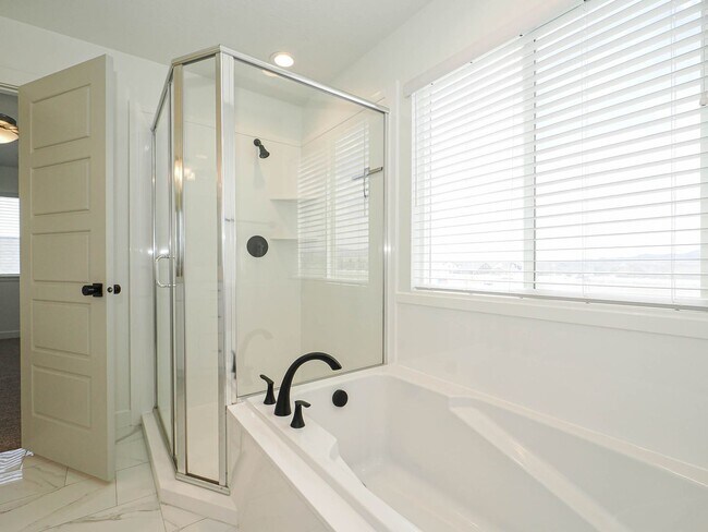 Building Photo - 4 Bedroom, 2.5 bathroom Eagle Mountain Home