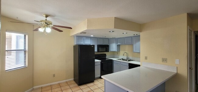 Building Photo - 1204 Observation Dr