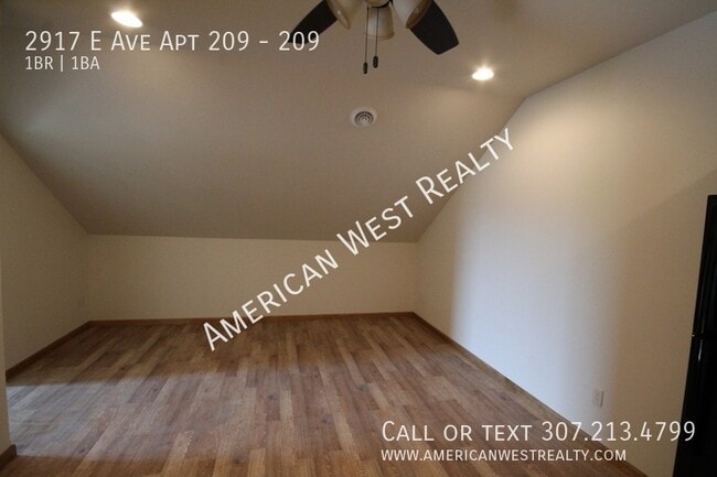 Building Photo - 2917 E Ave