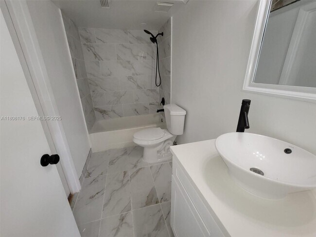 Building Photo - 2881 N Oakland Forest Dr