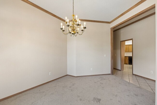 Building Photo - 2725 Blue Quail Pass