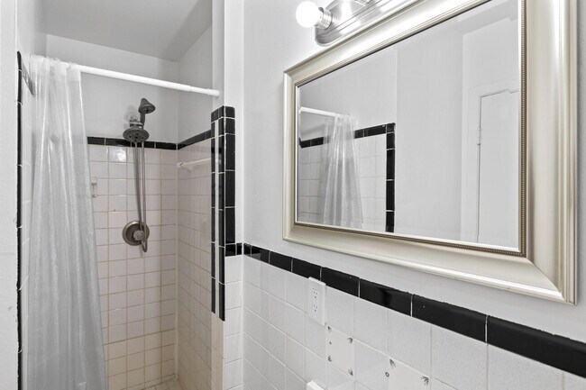 Building Photo - 8012 US-1
