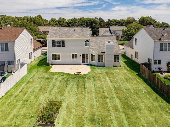 Building Photo - 1371 Braymore Cir E