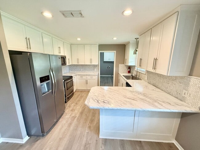 Building Photo - 4-bed/2-bath in South Tyler!