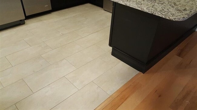 Building Photo - 2 Silver St