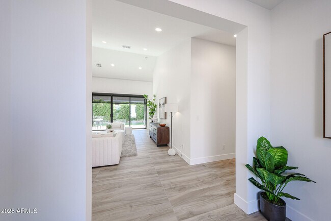 Building Photo - 6329 N 10th Dr