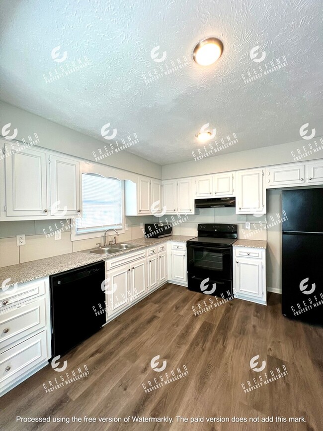 Building Photo - Lovely 3 bed 2 bath single-family home rea...