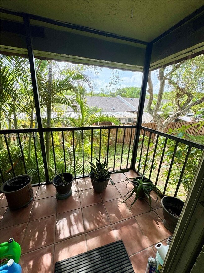 Building Photo - 9722 Hammocks Blvd