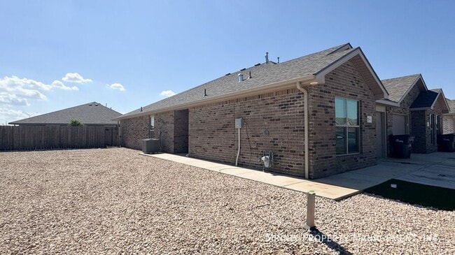 Building Photo - 2101 N Jayton Ave