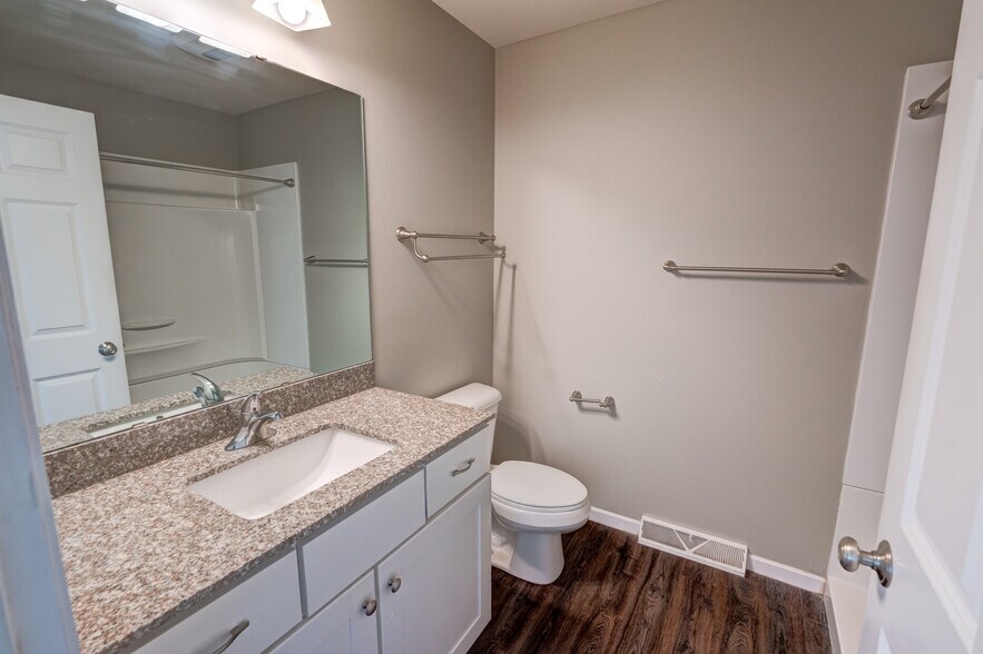 Primary bathroom - 846 Thompson Drive