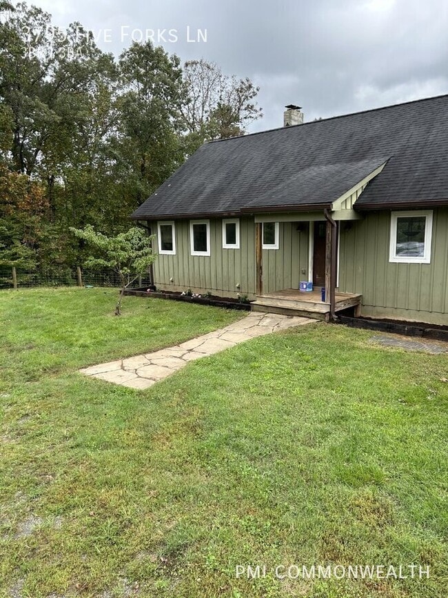 Building Photo - 3795 Five Forks Ln