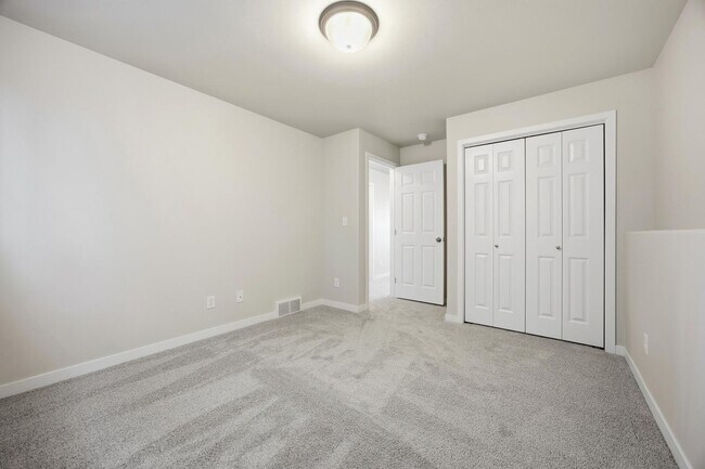 Building Photo - 6713 Samuel Dr