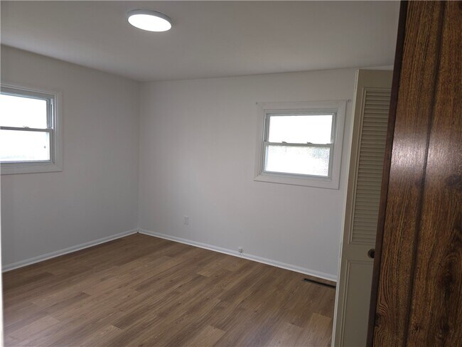 Building Photo - 379 Hollybrook Rd