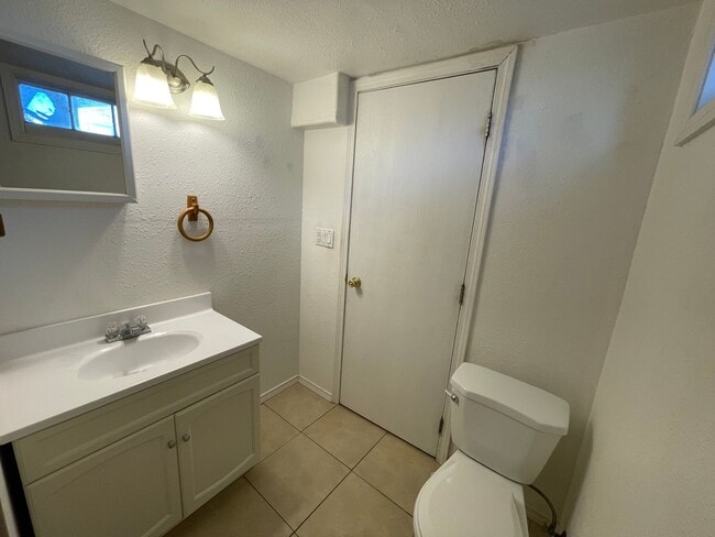 Building Photo - 4 Bedroom Shadle Rancher