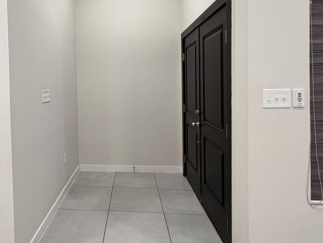 Building Photo - 1717 Fresnillo Dr